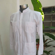 Cargar imagen en el visor de la galería, Guayabera Cubana de 4 bolsas Blanca cuello MAO
